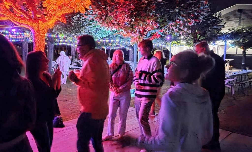 im HTC-Sommerfest mit Kultstatus wurde der Tenniscourt zur Tanzfläche!